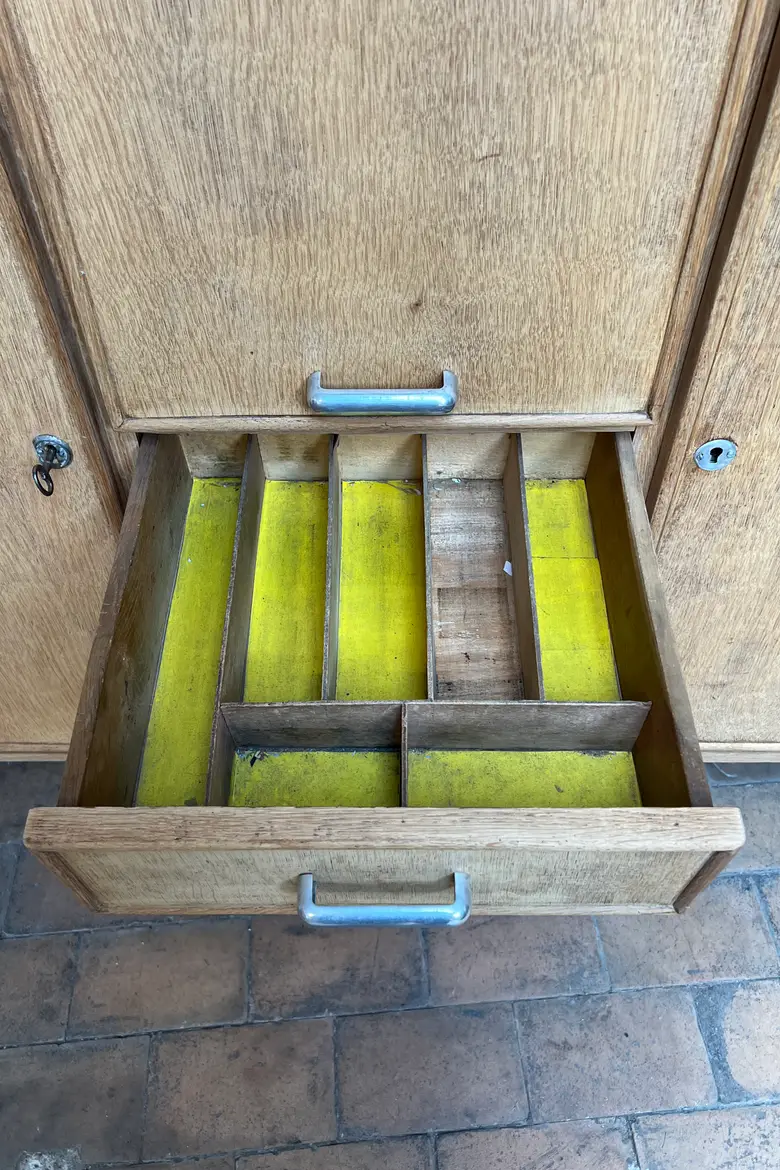 Ancien buffet en chêne de René Gabriel – Années 50