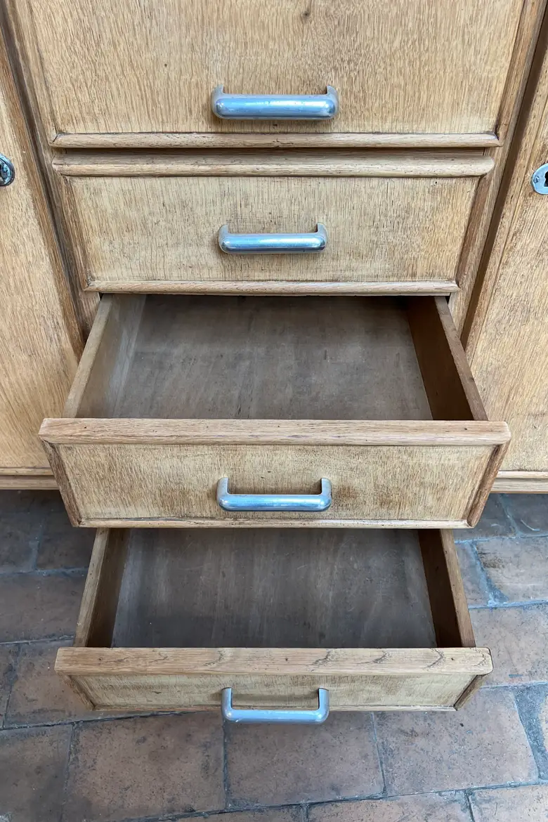 Ancien buffet en chêne de René Gabriel – Années 50