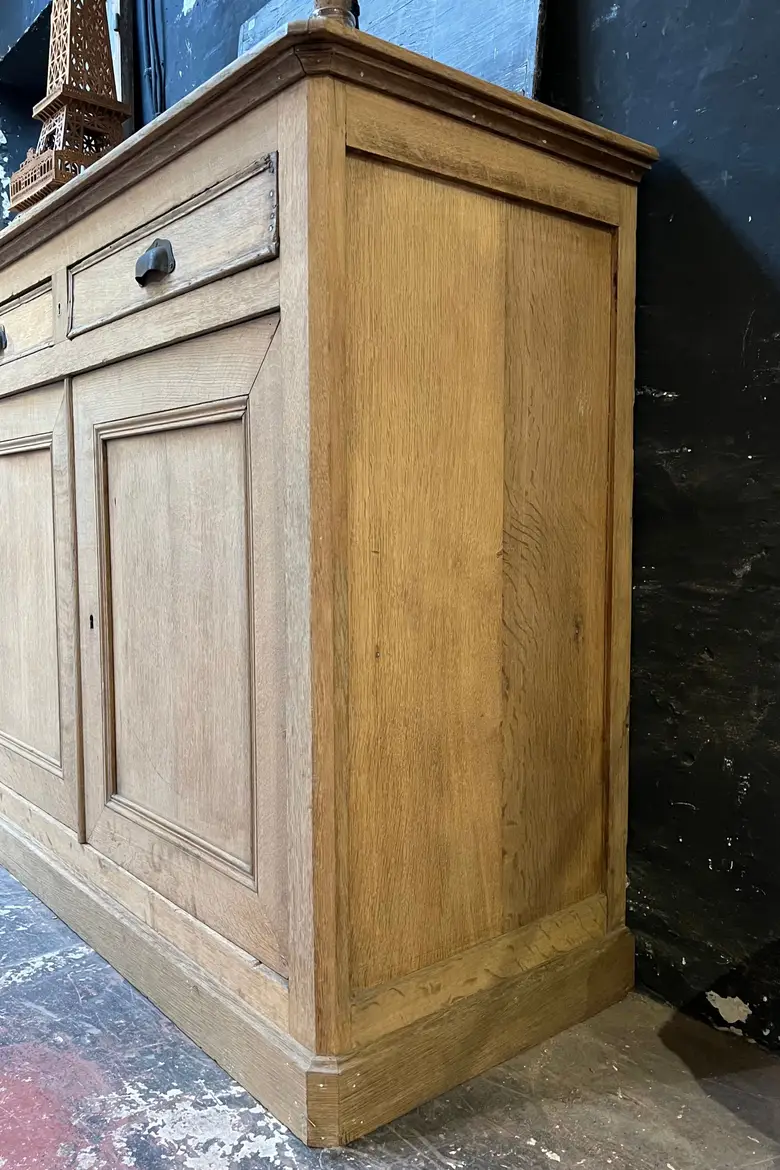 Ancien buffet en chêne Début XXème