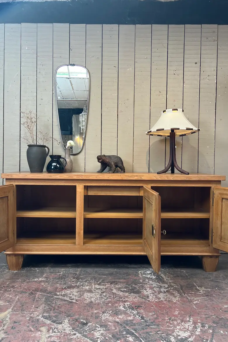Ancien buffet en chêne – XXe siècle