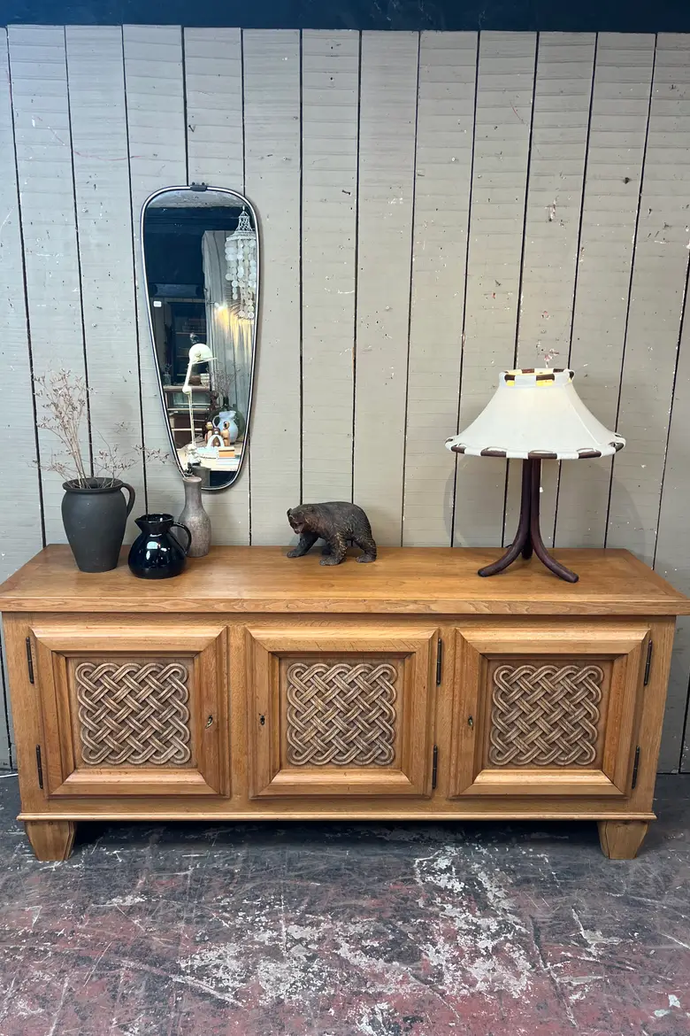 Ancien buffet en chêne – XXe siècle