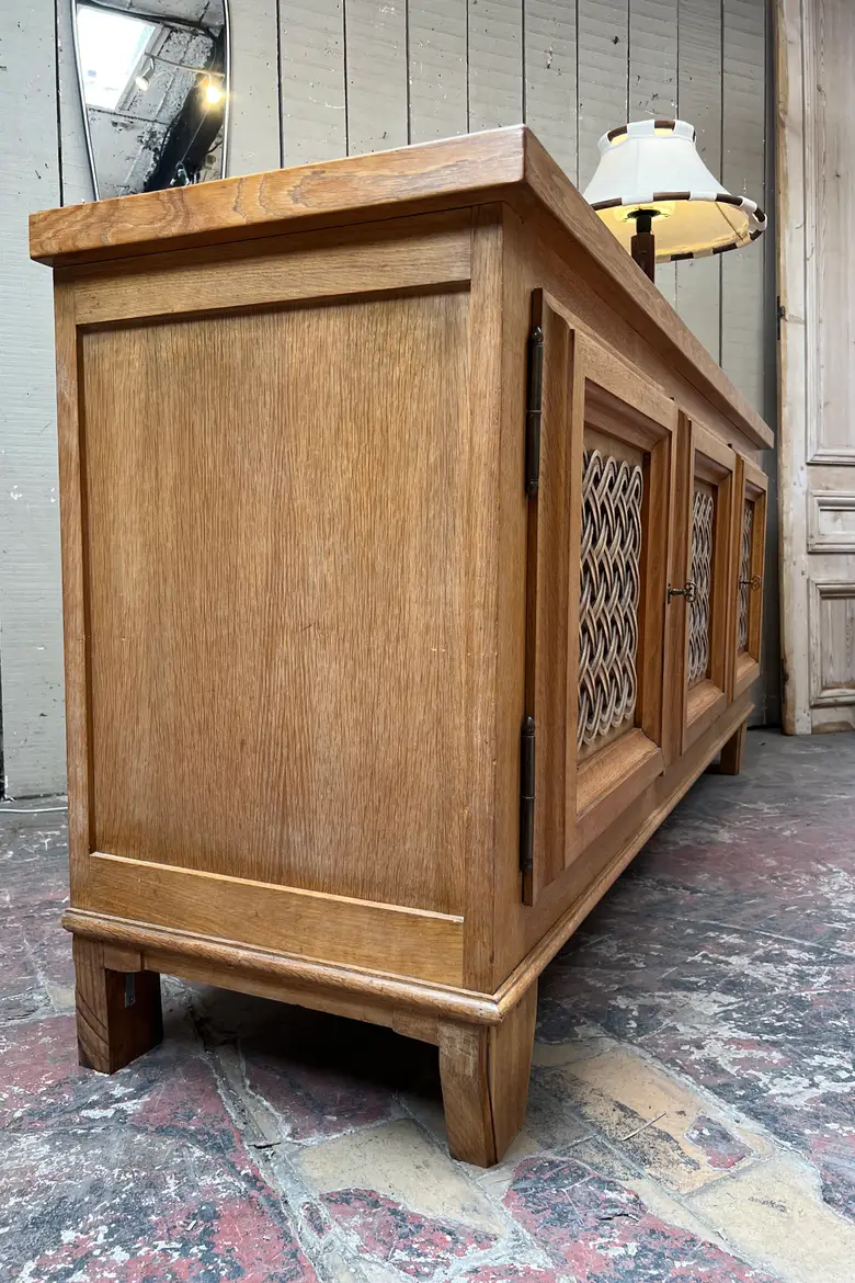 Ancien buffet en chêne – XXe siècle