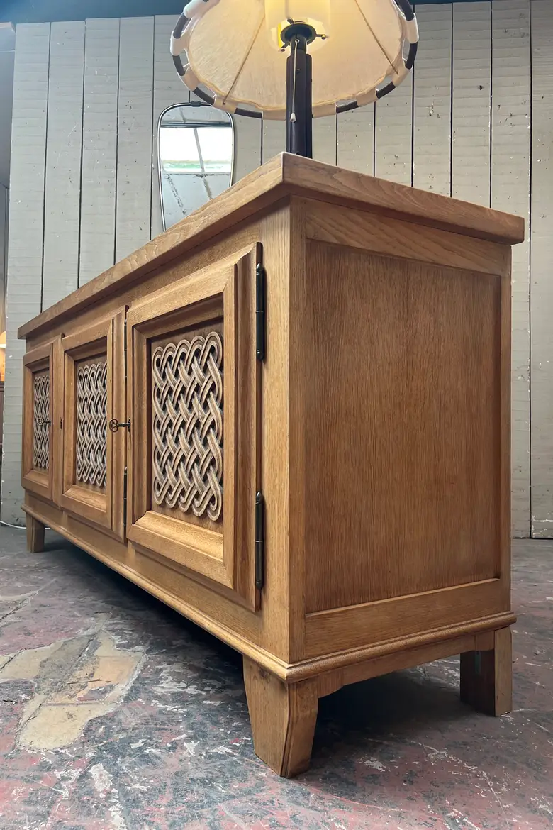 Ancien buffet en chêne – XXe siècle
