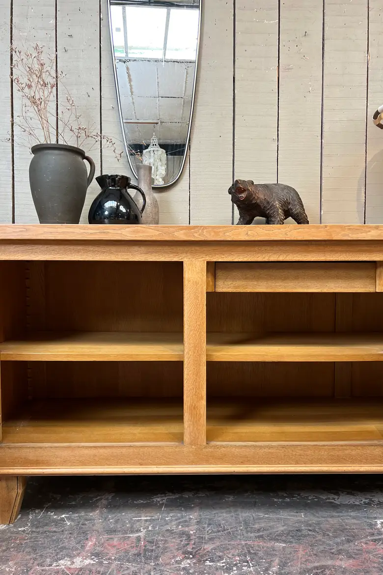 Ancien buffet en chêne – XXe siècle