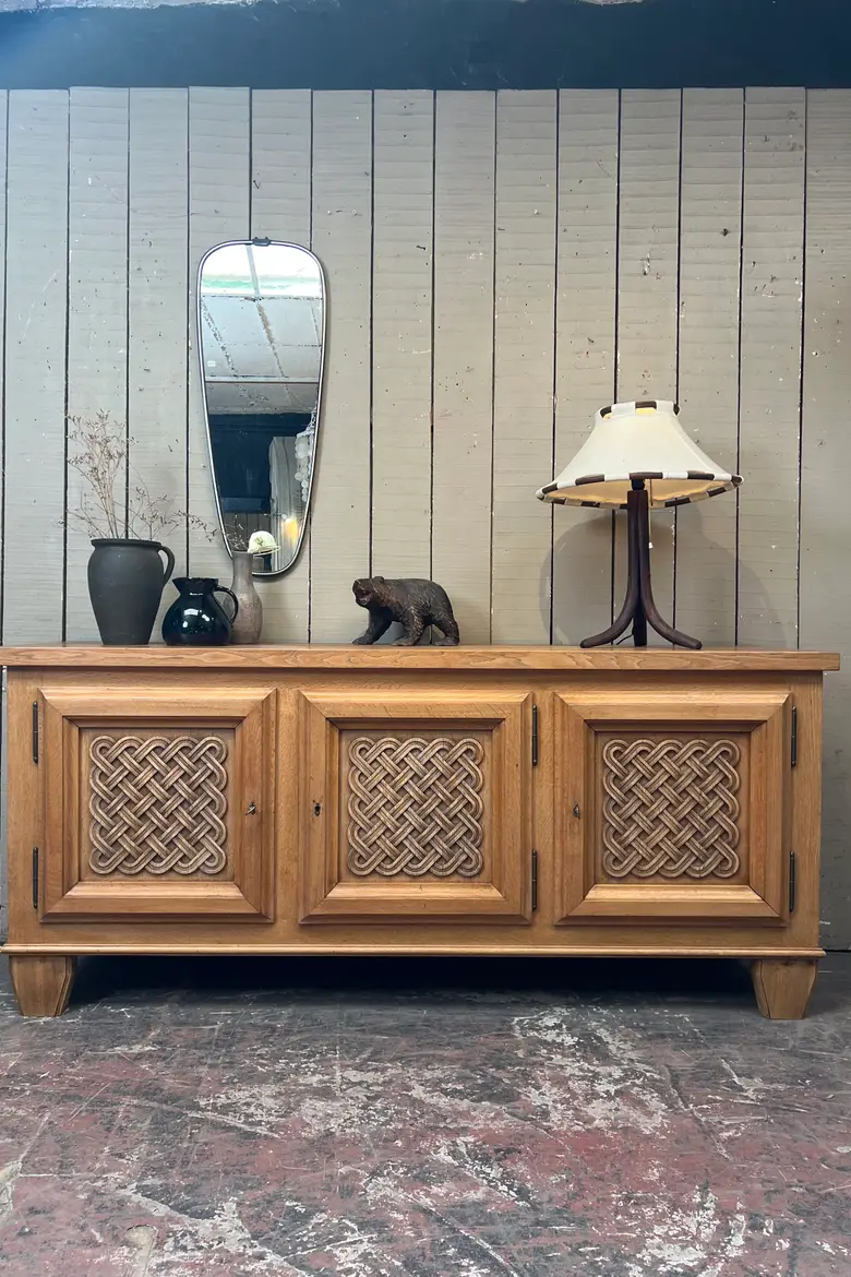 Ancien buffet en chêne – XXe siècle