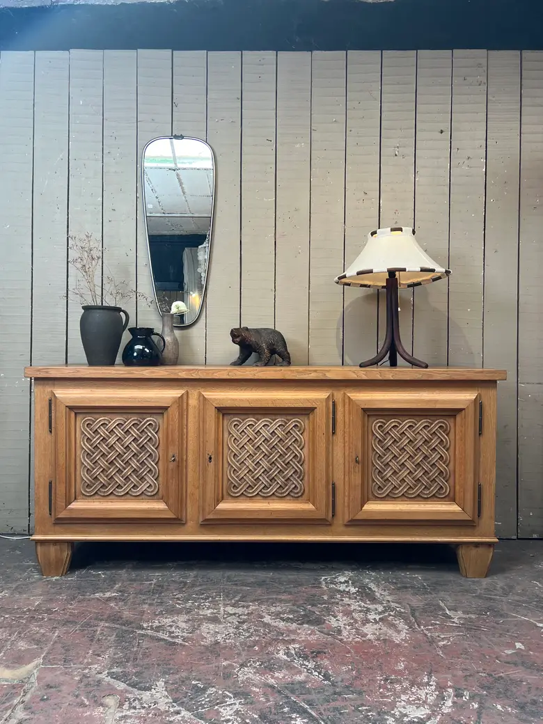 Ancien buffet en chêne – XXe siècle