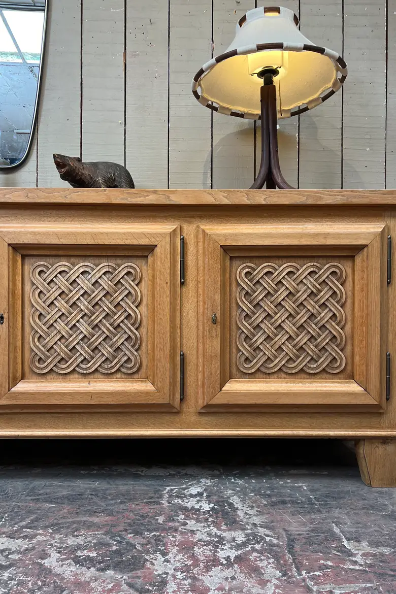 Ancien buffet en chêne – XXe siècle