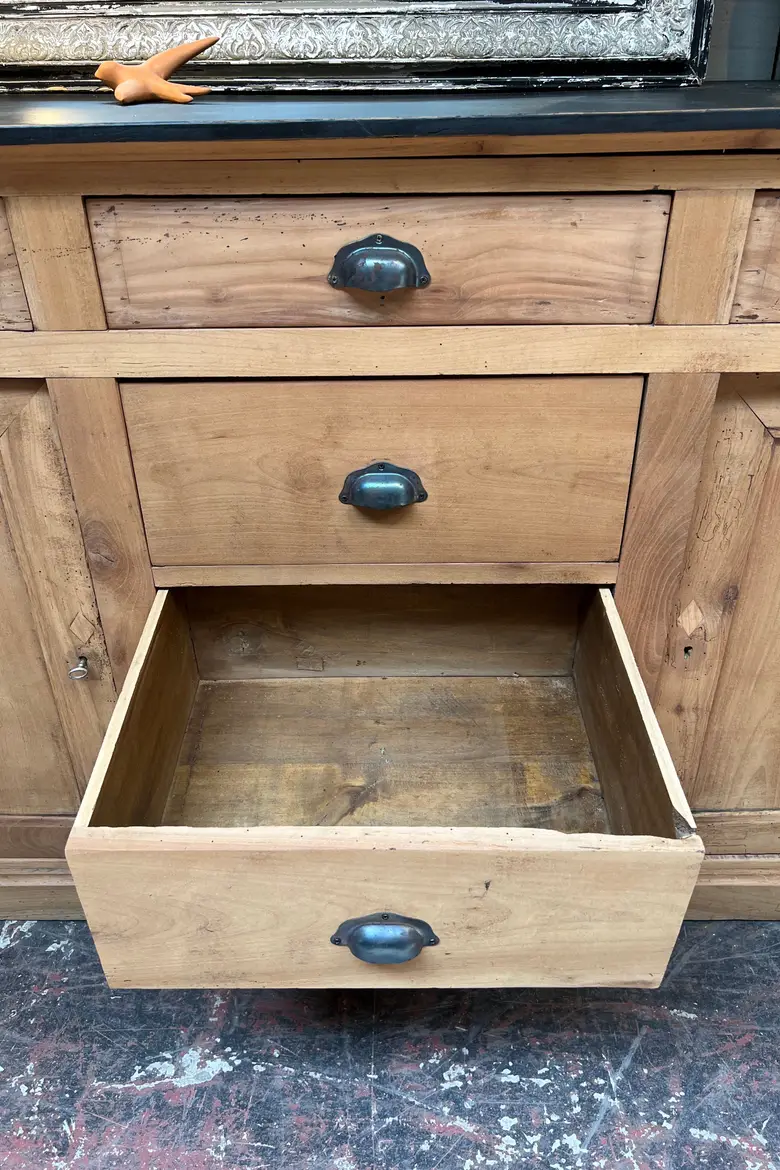 Ancien buffet en merisier