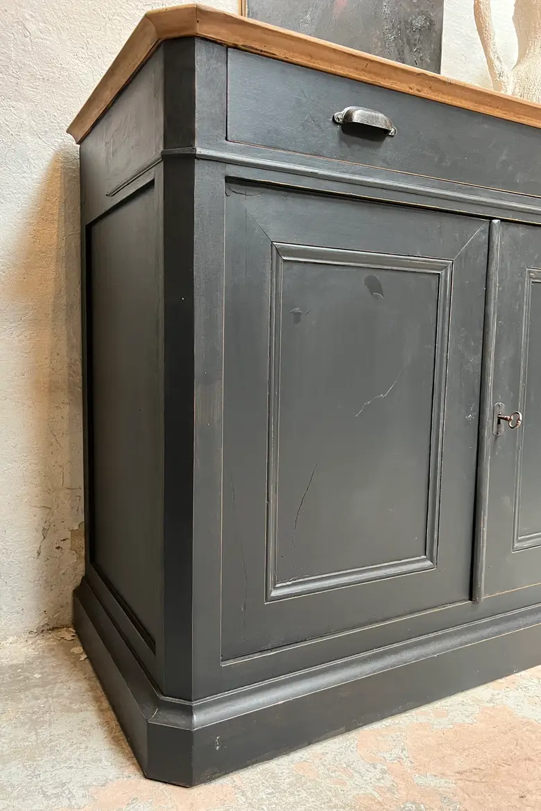Ancien buffet en merisier peint en noir