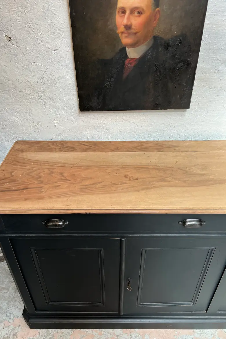 Ancien buffet en merisier peint en noir