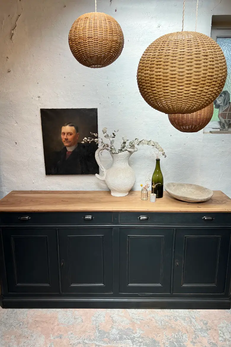 Ancien buffet en merisier peint en noir