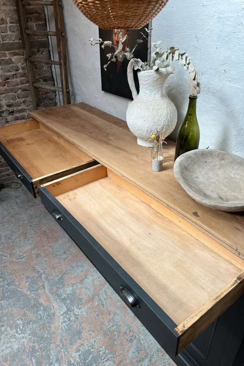 Ancien buffet en merisier peint en noir