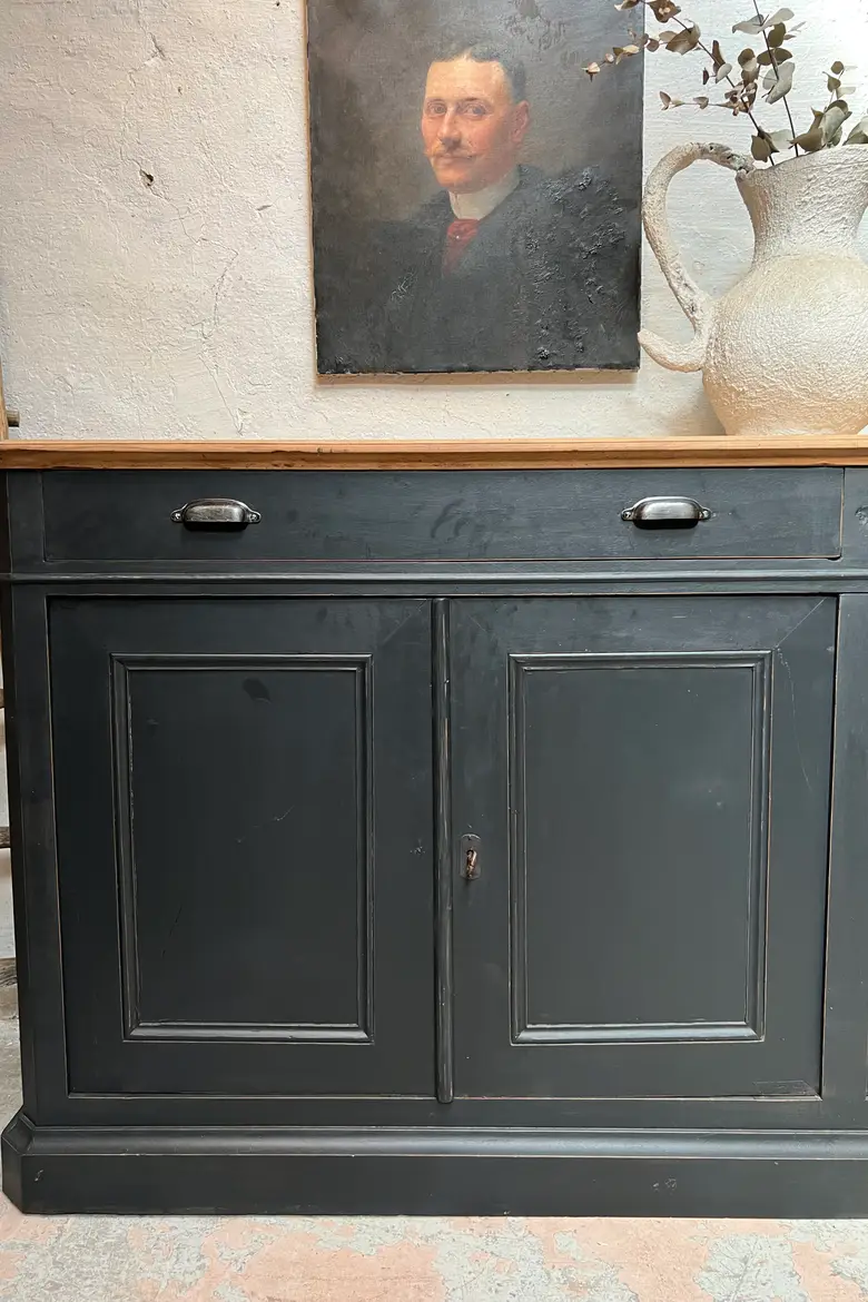 Ancien buffet en merisier peint en noir