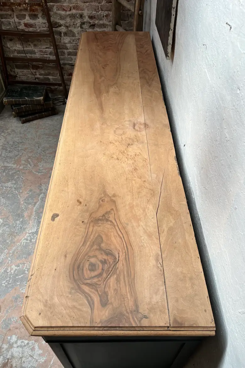Ancien buffet en merisier peint en noir