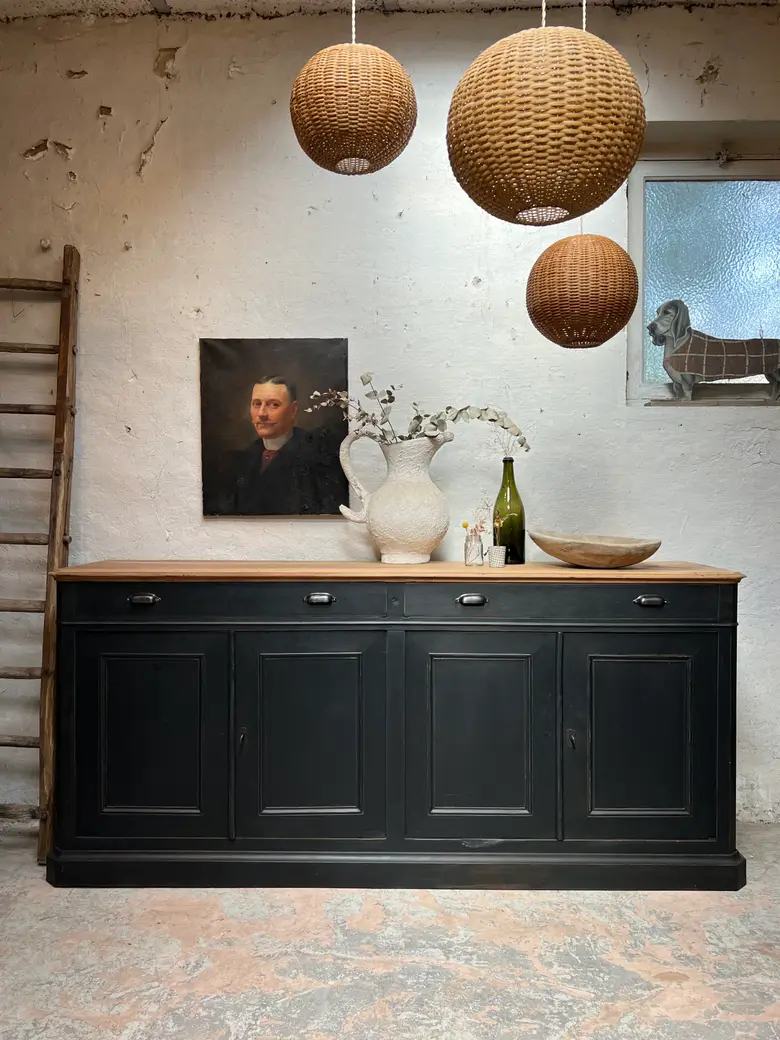 Ancien buffet en merisier peint en noir