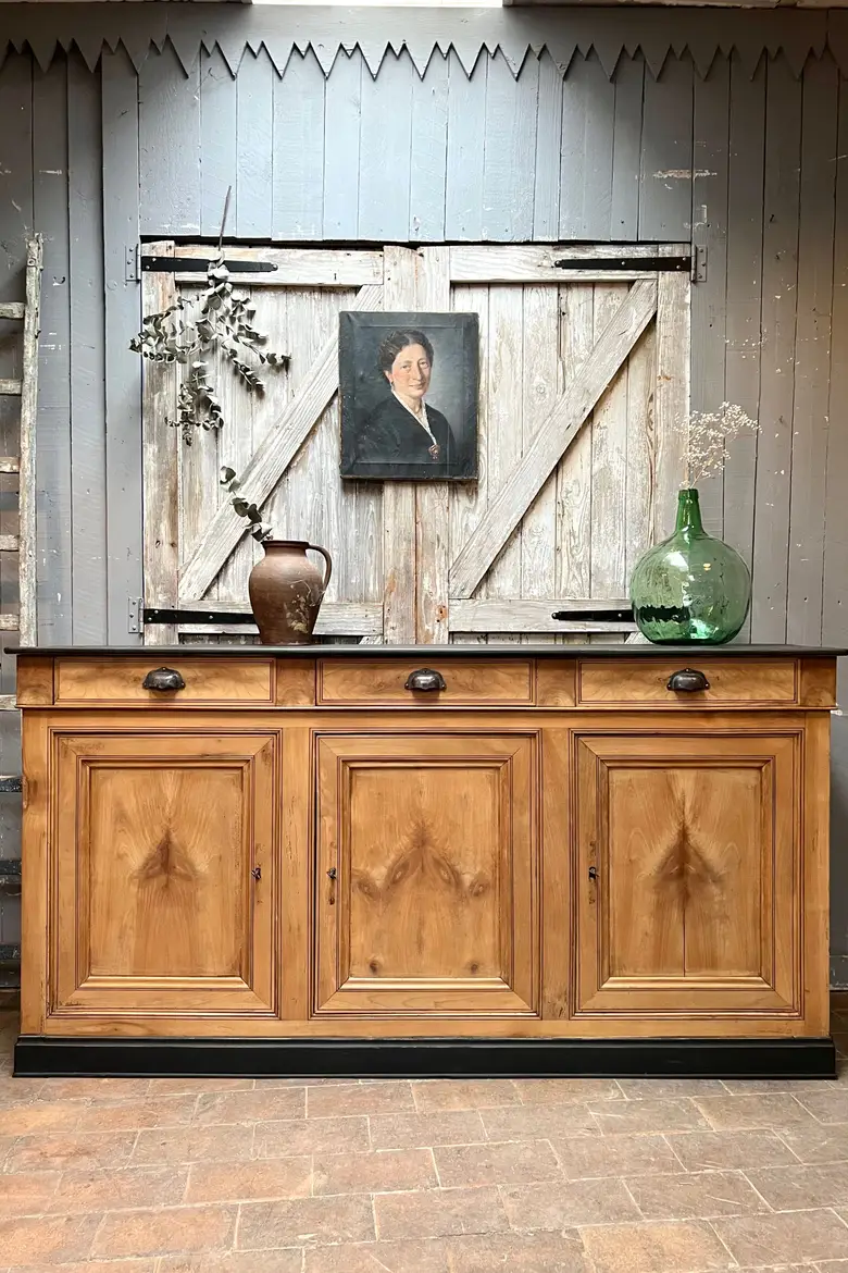 Ancien buffet en noyer Années 60