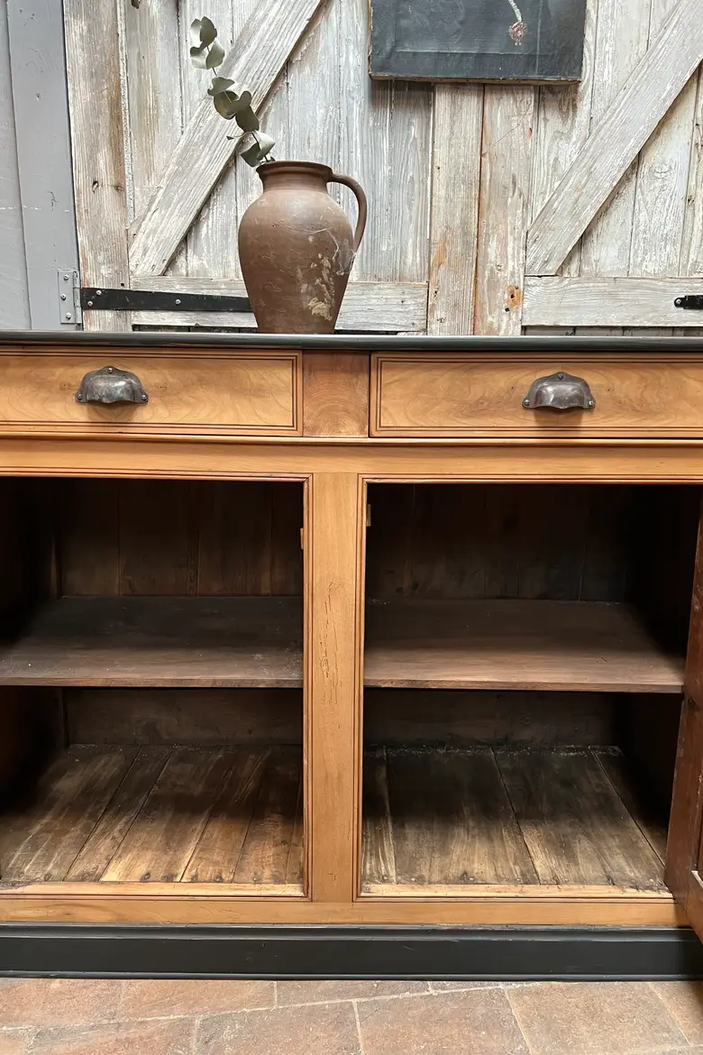 Ancien buffet en noyer Années 60