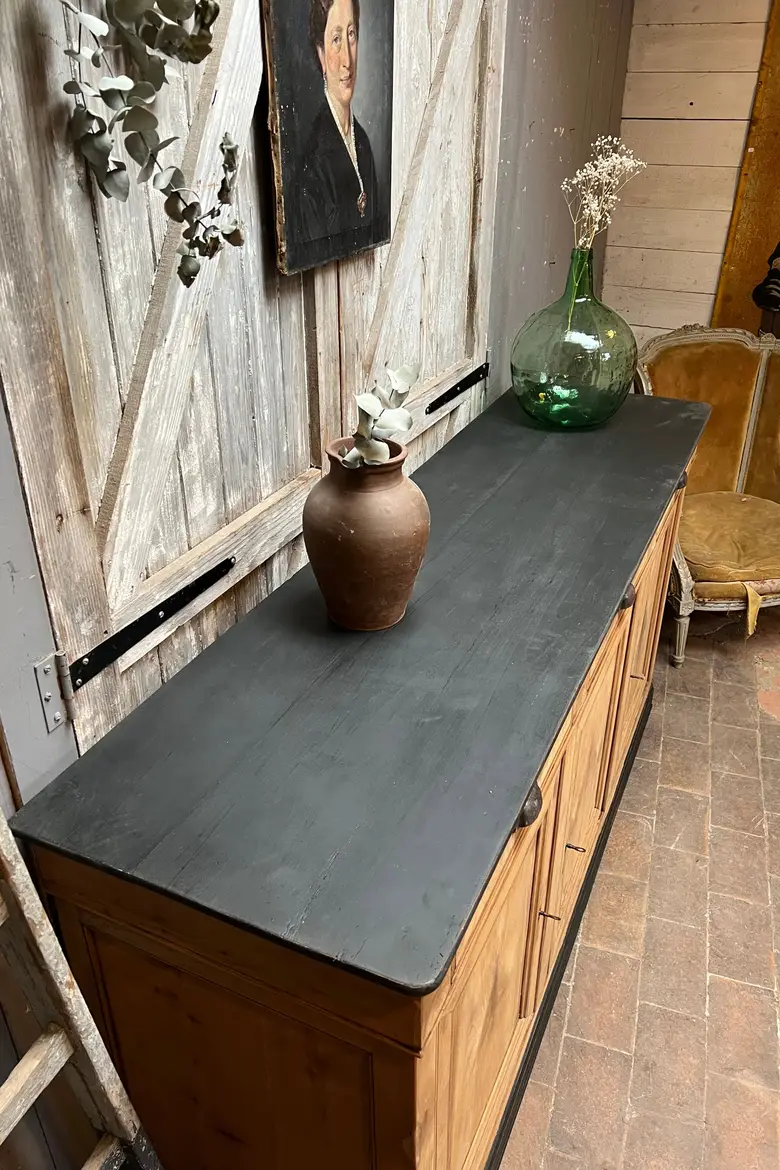 Ancien buffet en noyer Années 60