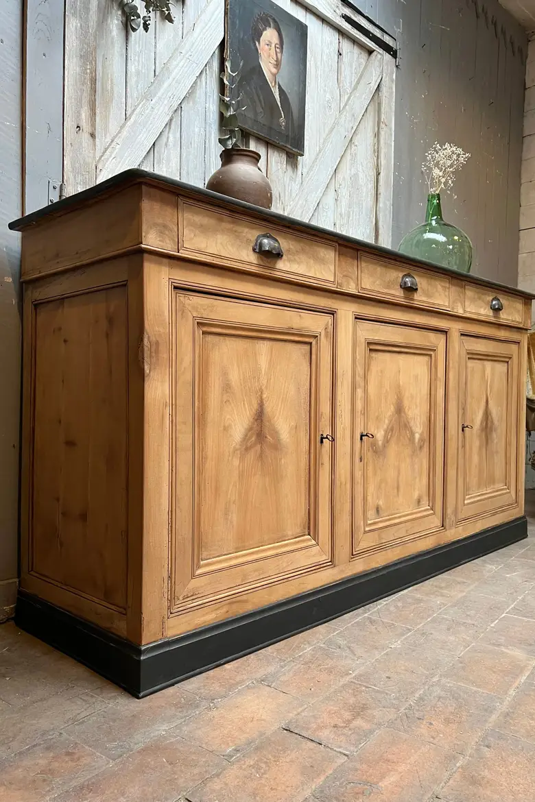 Ancien buffet en noyer Années 60