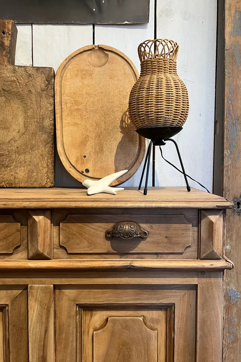Ancien buffet en noyer Début XXème