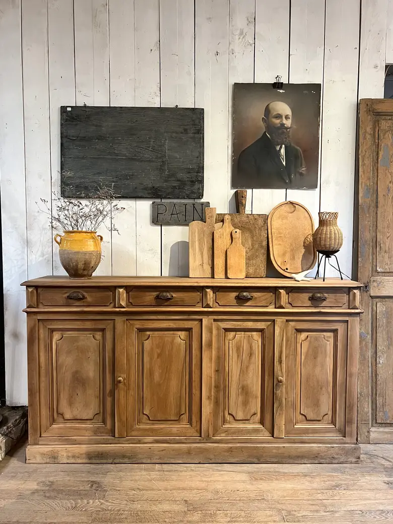 Ancien buffet en noyer Début XXème