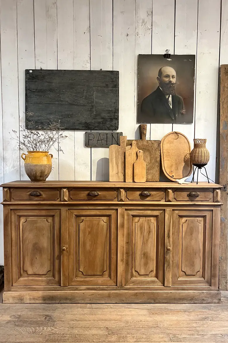 Ancien buffet en noyer Début XXème