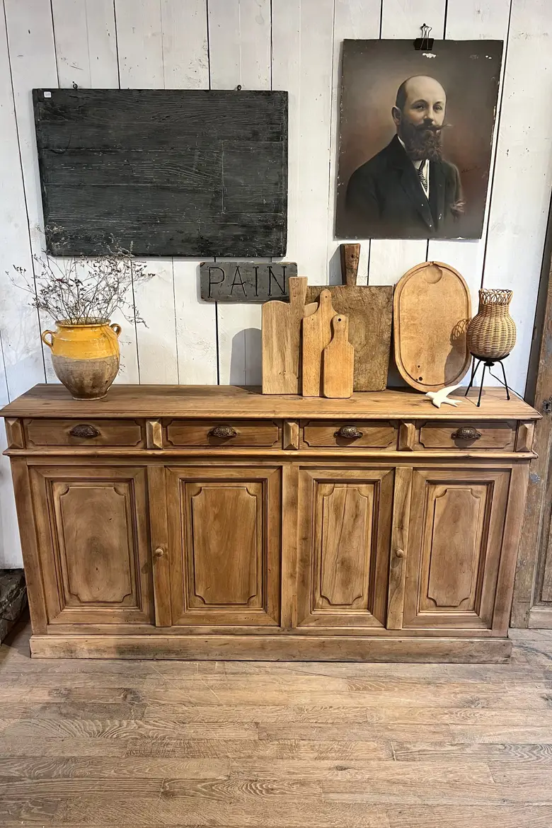 Ancien buffet en noyer Début XXème