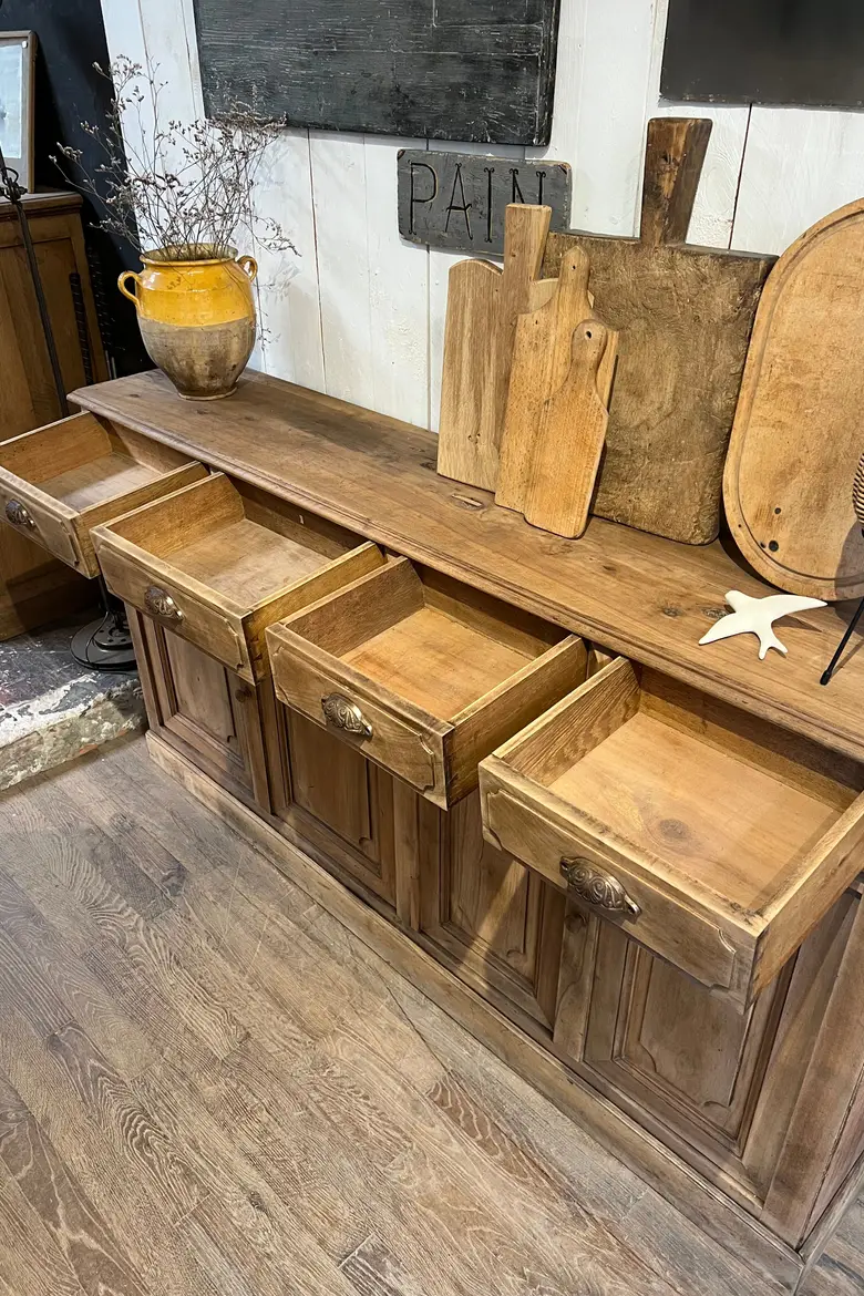 Ancien buffet en noyer Début XXème