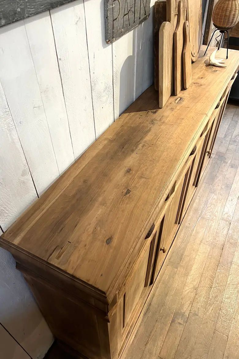 Ancien buffet en noyer Début XXème