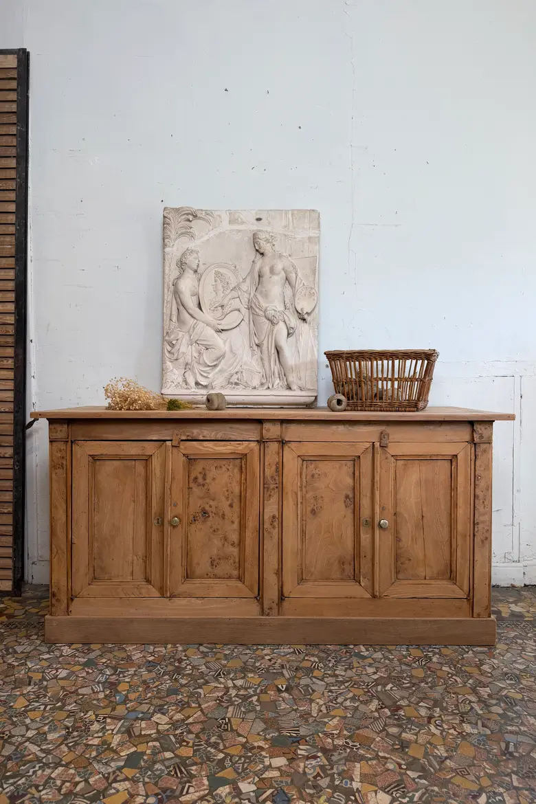 Ancien buffet en orme – XIXe siècle