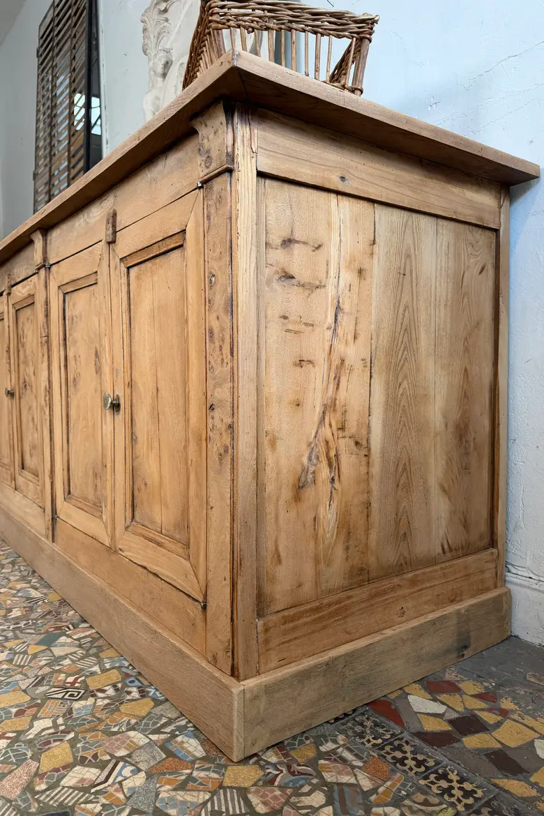 Ancien buffet en orme – XIXe siècle