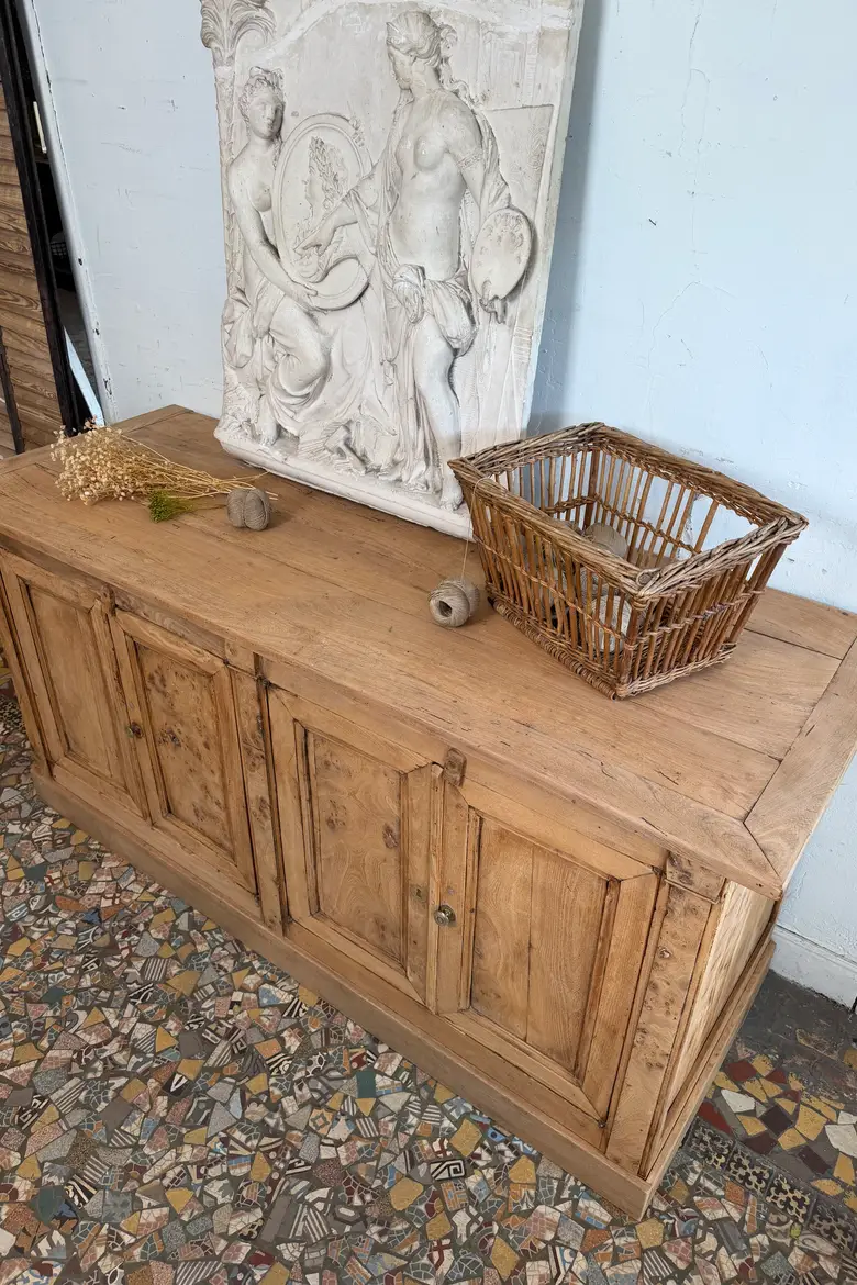 Ancien buffet en orme – XIXe siècle