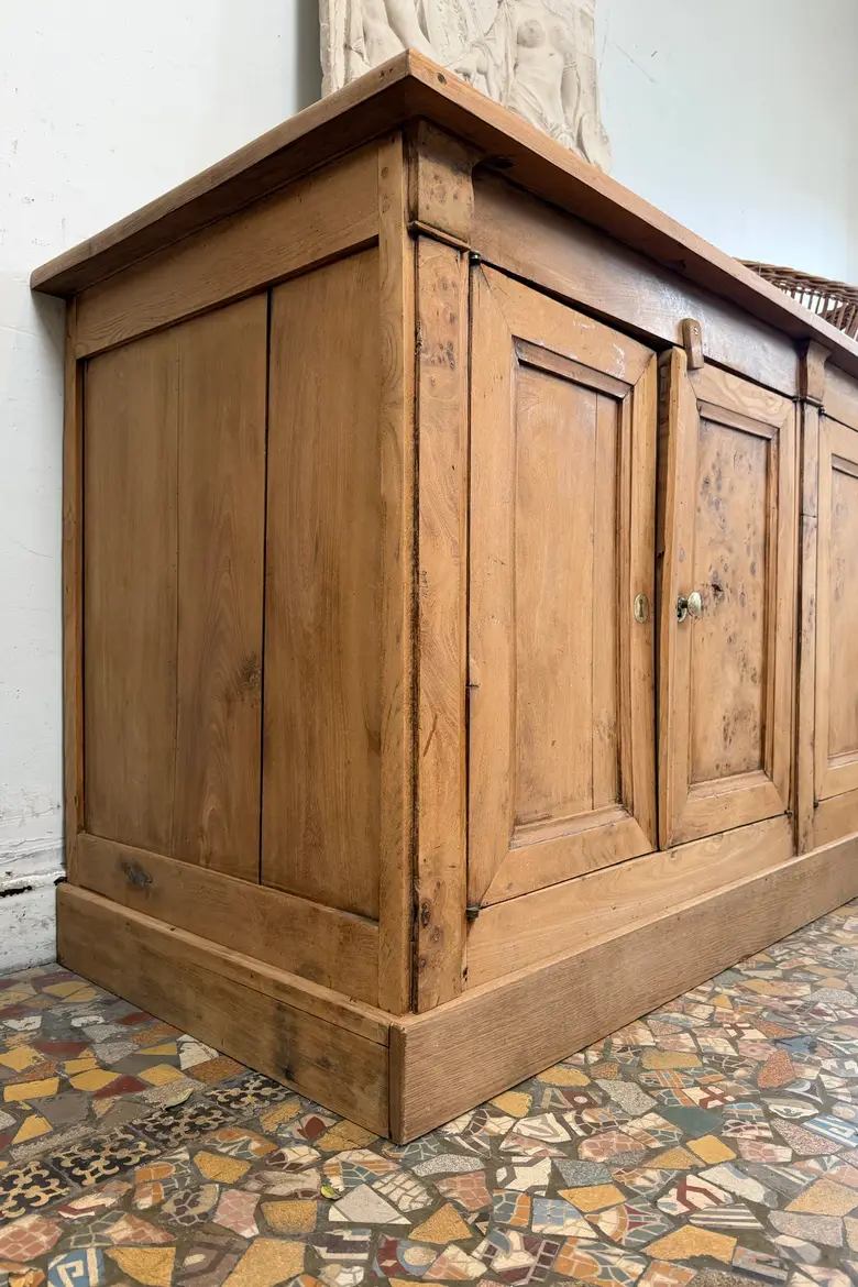 Ancien buffet en orme – XIXe siècle