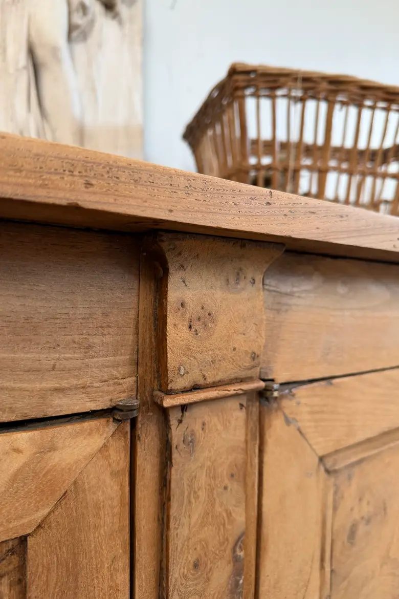 Ancien buffet en orme – XIXe siècle