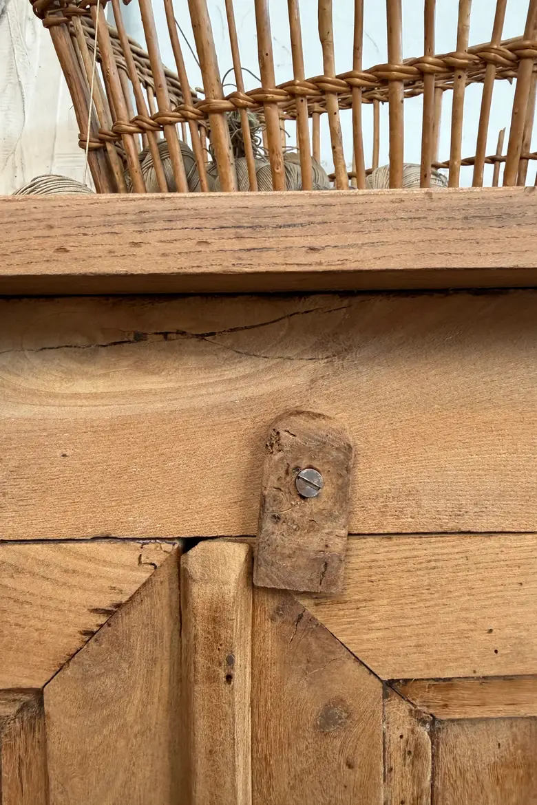 Ancien buffet en orme – XIXe siècle