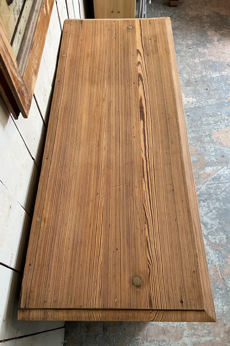 Ancien buffet en sapin