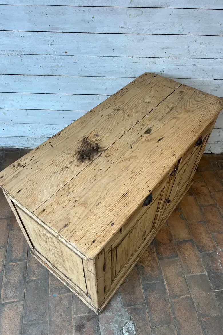 Ancien buffet en sapin – Bois brut
