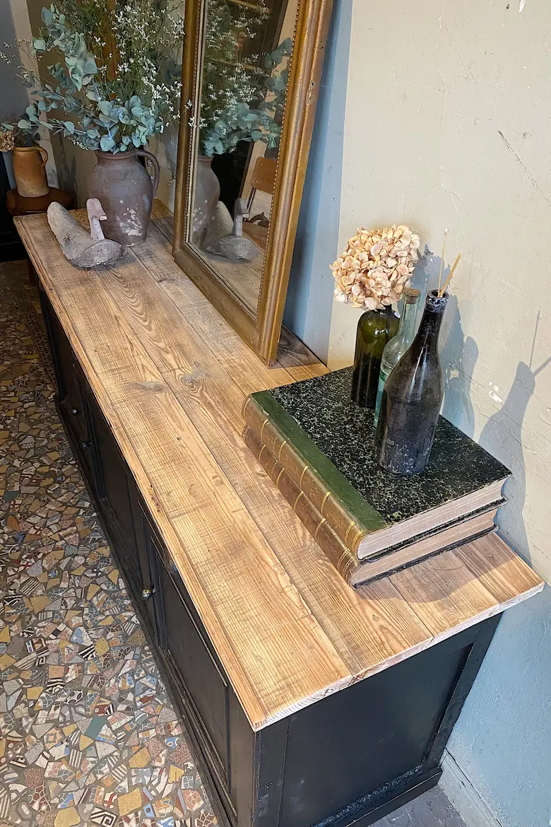 Ancien buffet en sapin Début XXème