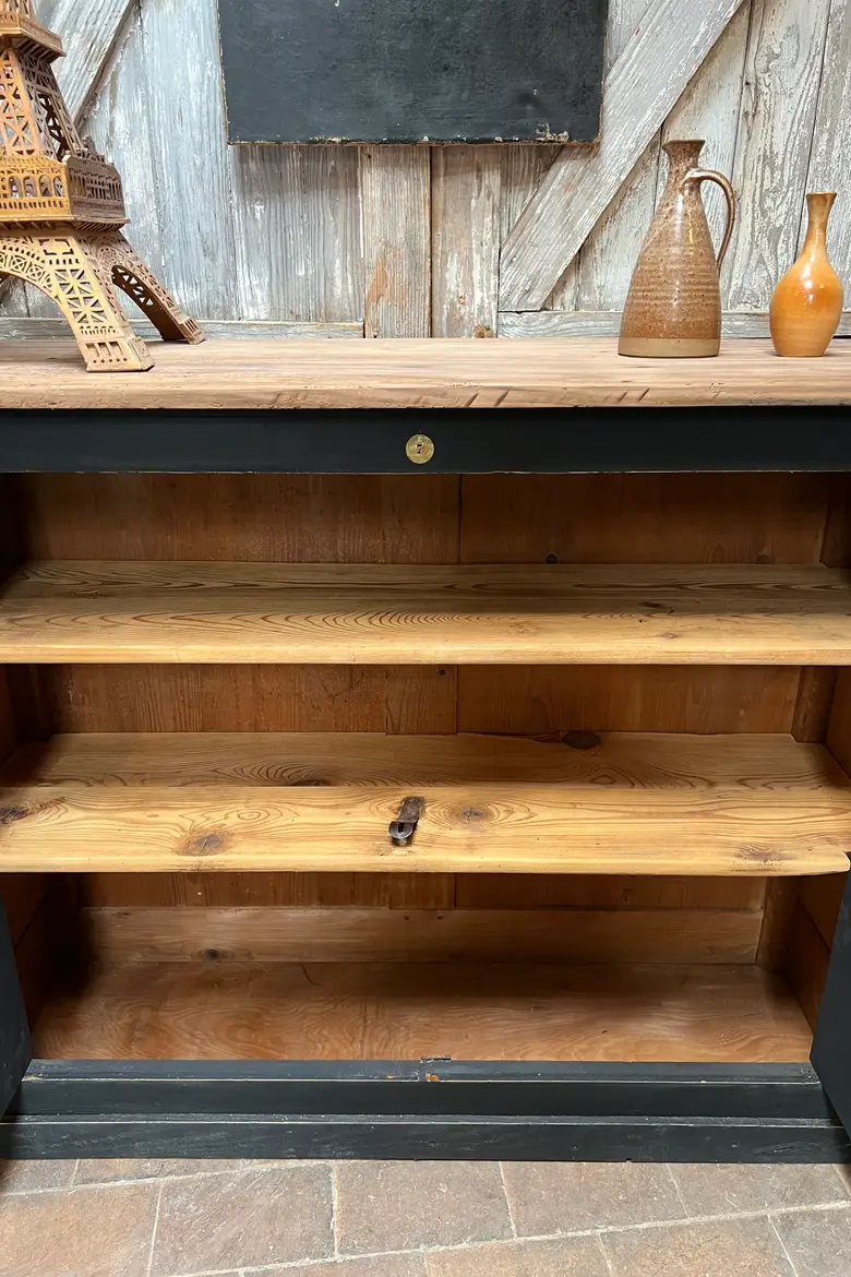 Ancien buffet en sapin Début XXème