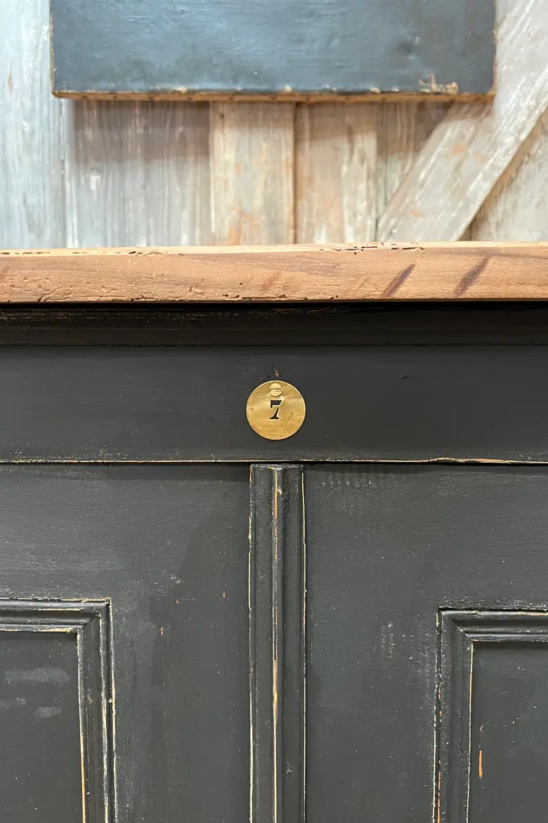 Ancien buffet en sapin Début XXème