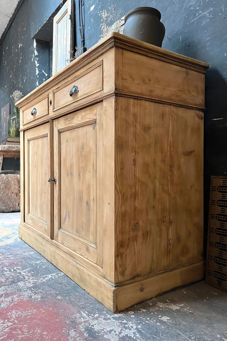 Ancien buffet en sapin Début XXème