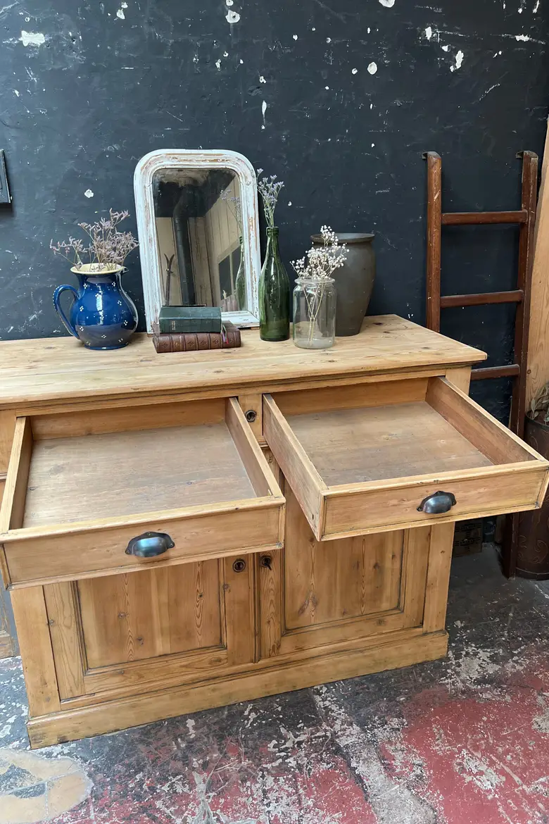Ancien buffet en sapin Début XXème