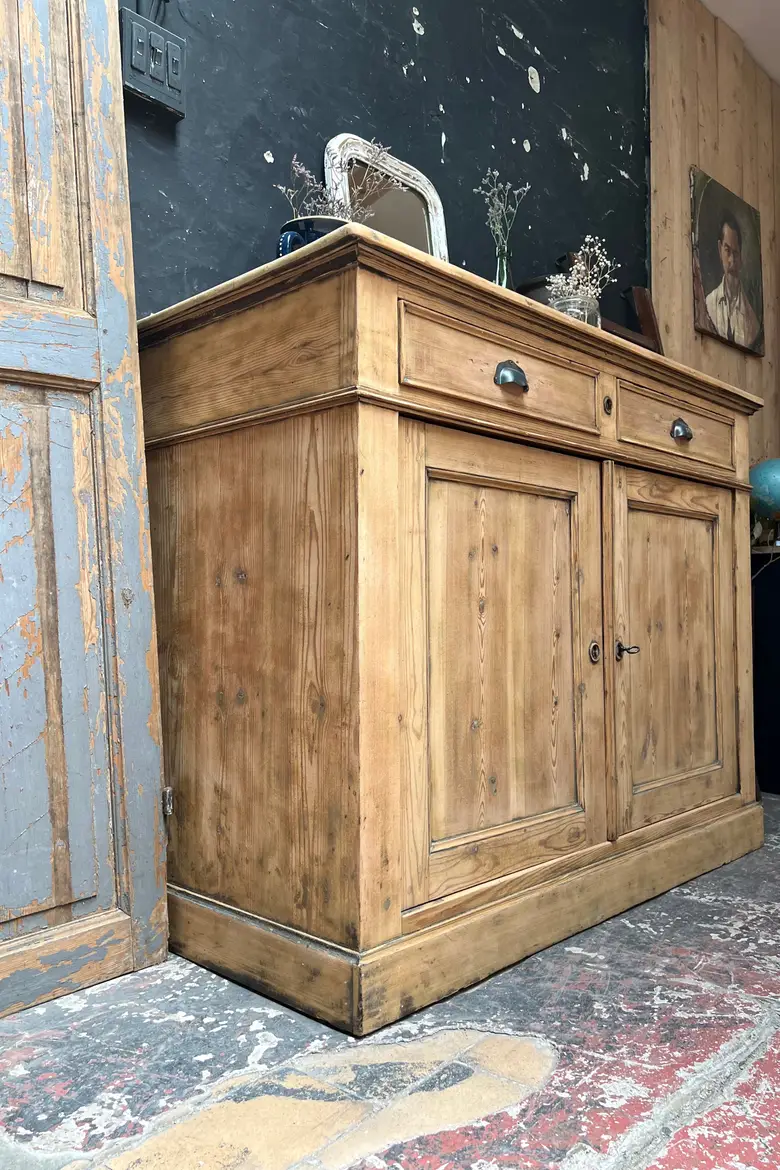 Ancien buffet en sapin Début XXème