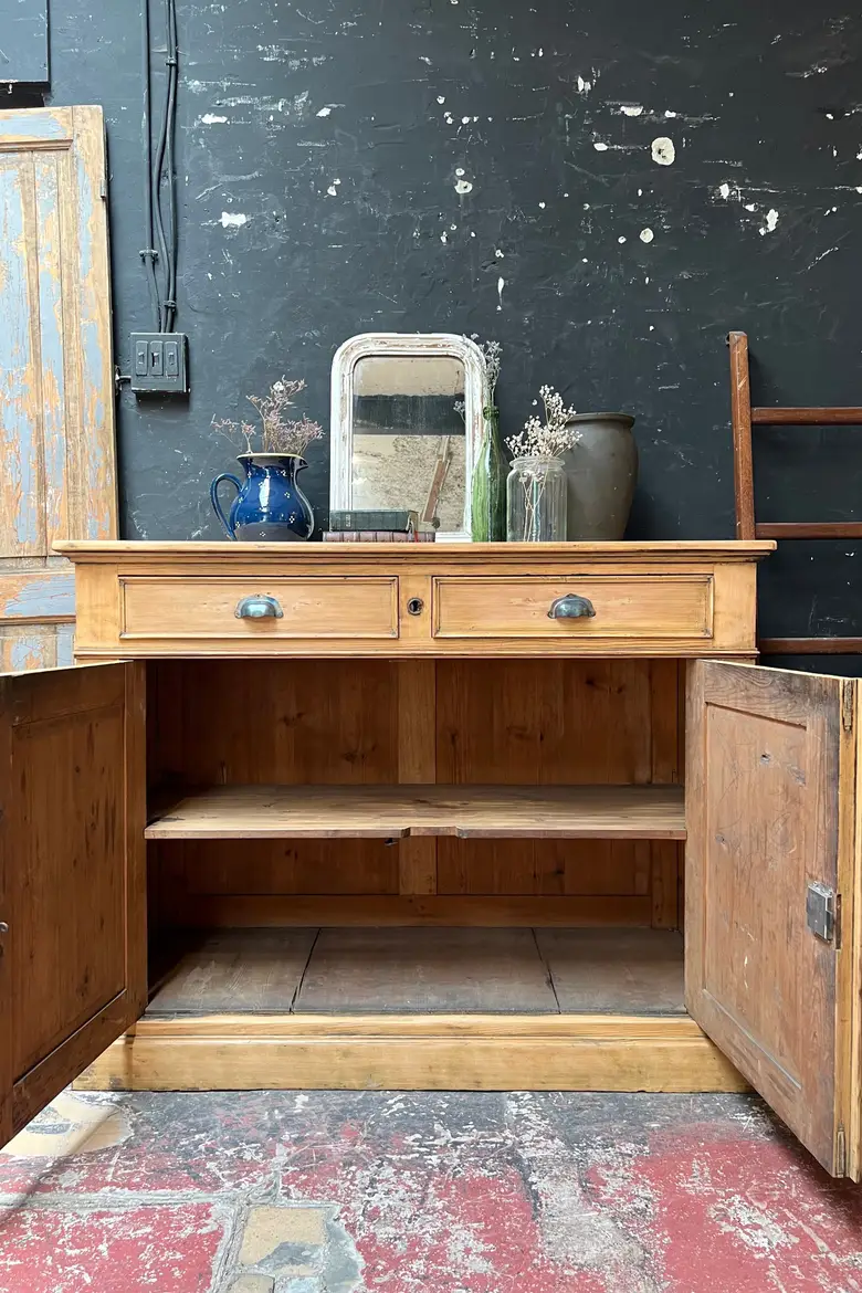 Ancien buffet en sapin Début XXème