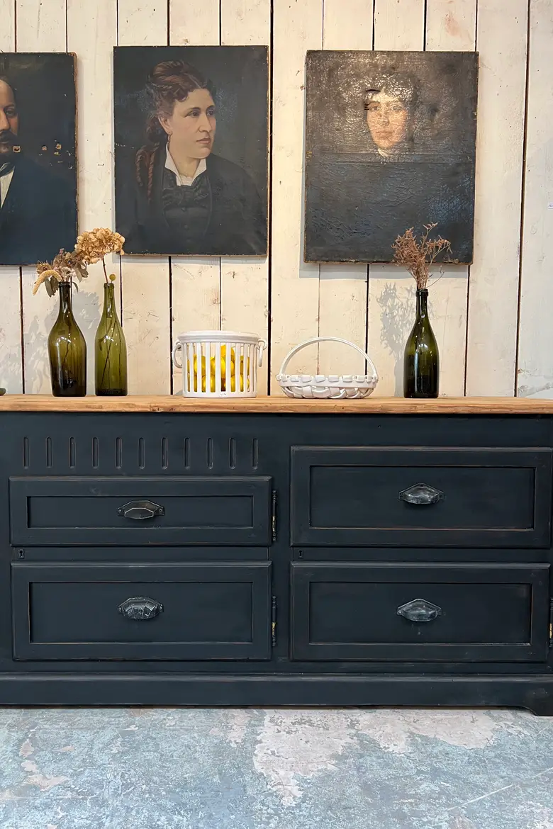 Ancien buffet en sapin peint en noir 1960