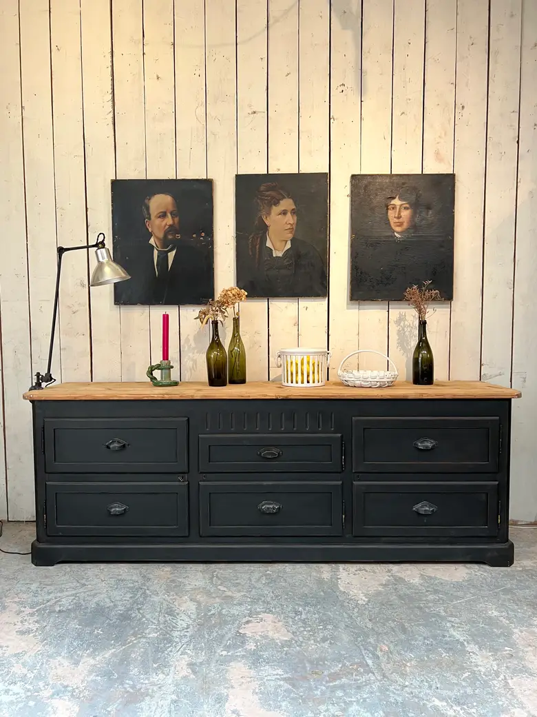 Ancien buffet en sapin peint en noir 1960