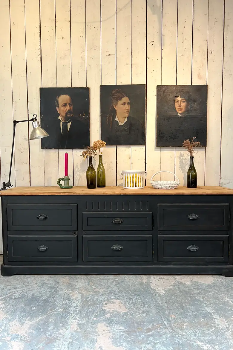 Ancien buffet en sapin peint en noir 1960