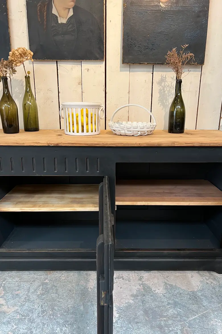 Ancien buffet en sapin peint en noir 1960