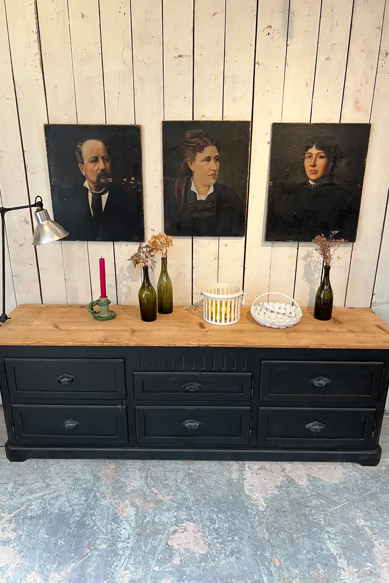 Ancien buffet en sapin peint en noir 1960