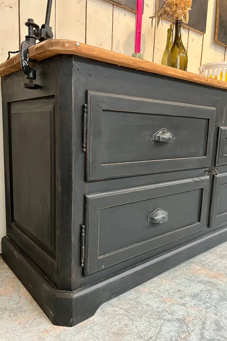 Ancien buffet en sapin peint en noir 1960